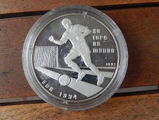 1 000 Peso Guinea Bissau 1992 Silber PP WM 1994 Spieler am Ball