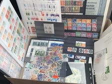 Schachtel aus Briefmarken-Nachlass Deutschland bis Weltweit - Wunderkarton