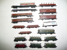 Minitrix Spur N Konvolut aus 11 Güter- und  7 Personenwagen
