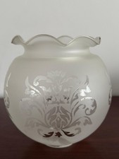 Toller gewellter Jugendstil Milchglas Lampenschirm mit klarem Rand um 1910/20