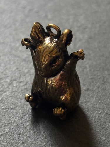 Fliegende maus aus - aus, messing