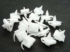 10x Zierleistenklammern