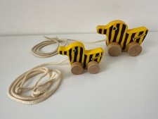 2 „Janosch Tigerenten“ aus Holz mit Schnur zum Ziehen