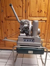 Der Philips EL 5001 ist ein 16-mm-Filmprojektor, Röhrenverstärker