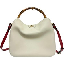 GUCCI Diana Medium 746124
