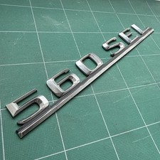 Mercedes Emblem Typenschild 560 SEL Kunststoff Chrom für W126 zum Kleben