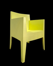 Ein Armlehnstühle by Starck