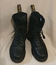 Doc Martens Dr. Martens Unisex Gr. 38 Schwarz 10 Loch Boots Stiefel getragen