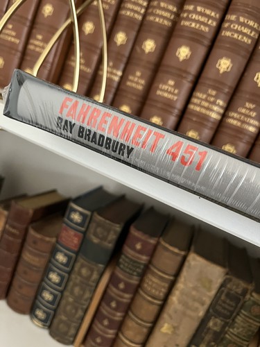 Fahrenheit 451 ray bradbury - 451,