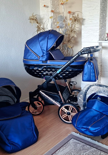 Klassischer kinderwagen - klassischer,