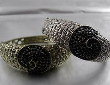  Armreif Schnecken Design klappbar Schwarzer Strass wählbar Gold oder Silber