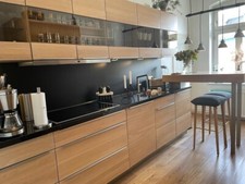 Edle Küchenzeile mit Elektrogeräten  ohne Backofen und Geschirrspülmaschine