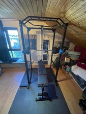 Kraftstation mit Latzug und