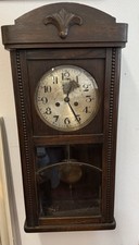 Wanduhr antik Holzgehäuse Glastür Uhr läuft mechanisch m Schlüssel