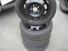 Satz  Sommerreifen auf Felgen