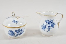 N92Q25- 2x Meissen Goldrand Porzellan Kännchen Deckeldose blaue Blume 1. Wahl 