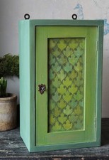 Antikes Wandschränkchen