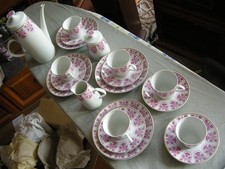 Kaffeeservice Porzellan LICHTE Fine China für 4-6  Personen 19 Teile - wie neu!