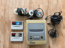 Super Nintendo Konsole mit 2 Spielen und zwei Controller - ungetestet