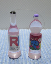 2 Flaschen   Miniatur Zubehör Puppenküche/Kaufmannsladen/Puppenstube