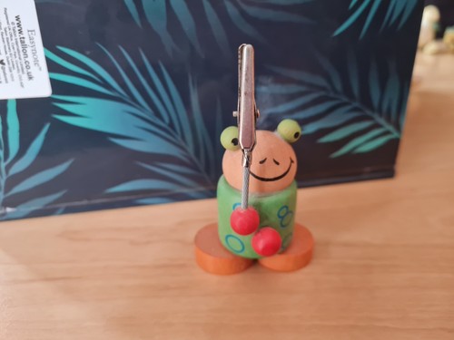 Frosch mit clip zur aufnahme - frosch,