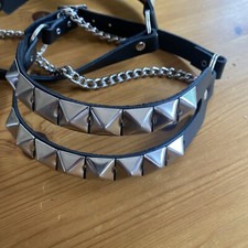 Schwarz 2 Reihen Pyramide