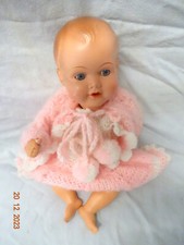 Alte Babypuppe markiert mit