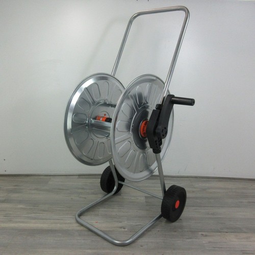 Schlauchwagen aus metall - schlauchwagen,