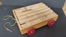 Holzbauklötze - 41 Holz-Bauklötze natur im Wagen zum Ziehen - Vintage