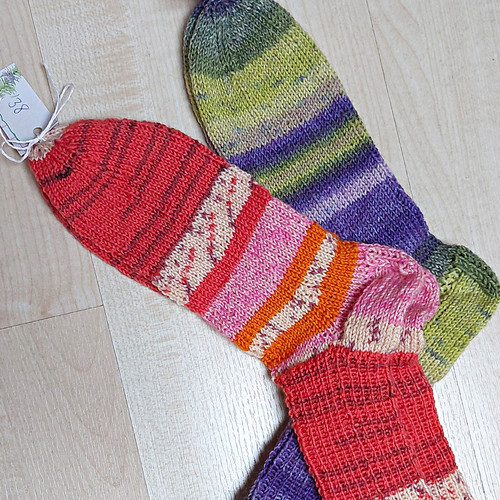Paar selbstgestrickte socken - selbstgestrickte,