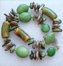 Perlen Kette Grünton  Verschiedene Perlen teils Kunststoff XXL Modeschmuck