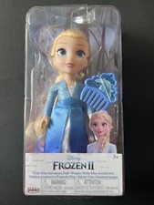 Disney Eiskönigin Frozen II Kleine Elsa Spielzeugpuppe mit Kamm ca. 15cm gross
