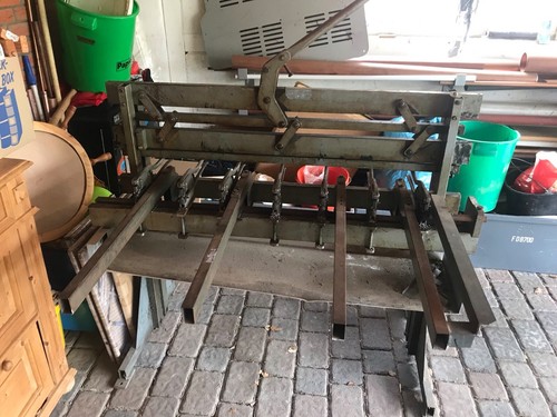 Blechbearbeitungsmaschine