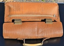 DDR Dachbodenfund alte Leder Arbeitstasche/ Schulranzen? Kult Requisite GDR