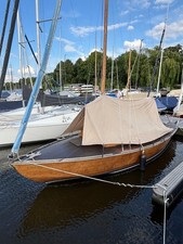 Segelboot, komplett aus Holz