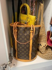 ** LOUIS VUITTON BUCKET BAG