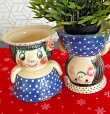 2 getöpferte, fröhliche