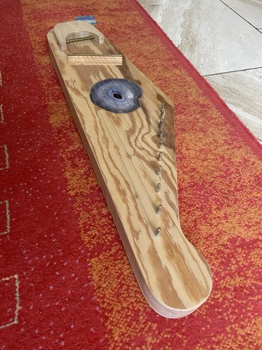 Saiteninstrument zither - saiteninstrument, /