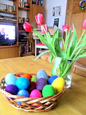 5 handgefilzte Eier 7 cm