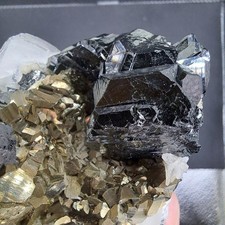 Calcit auf Pyrit & Sphalerit – Trepca, Kosovo #24 – 9x6x4 cm