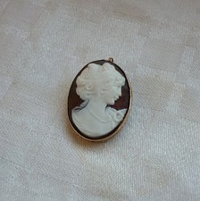 HÜBSCHE  ANTIKE  MUSCHELKAMEE