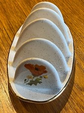 KERNEWEK GOONHAVERN CORNWALL KERAMIK TOASTSTÄNDER - MOHNBLUMEN