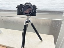 Kameralampe LED aus NIKON Kamera auf Stativ