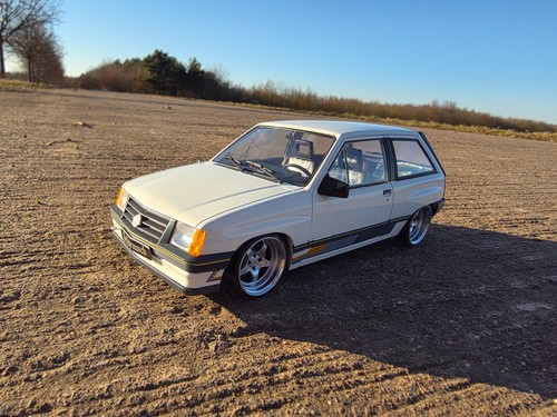 Opel corsa a tiefer - 1:18,