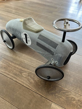 Kinderfahrzeug Rutschauto im Vintage Style Rutscher Metall Massiv Retro Tretauto