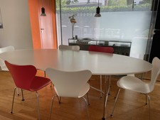 Tisch, ovale Platte MDF lackiert  240cm/120cm mit Eiermann Tischgestell