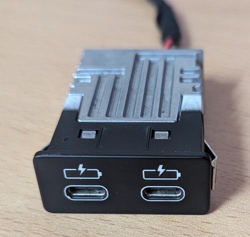 Original bmw e36 usb charger - usb-c,