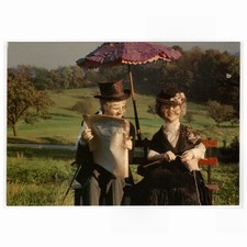 AK Puppen / Altes Pärchen von 1860, Vichy mit Schweizer Spieldose, Musikautomat