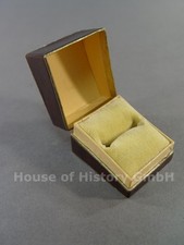 146592: Ringetui, Etui für einen Totenkopfring, Jos. Fuess & R. Loedel München