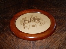 sehr schöner  alter  Bilderrahmen oval Holz Glas Aufhängung  + altes Foto..